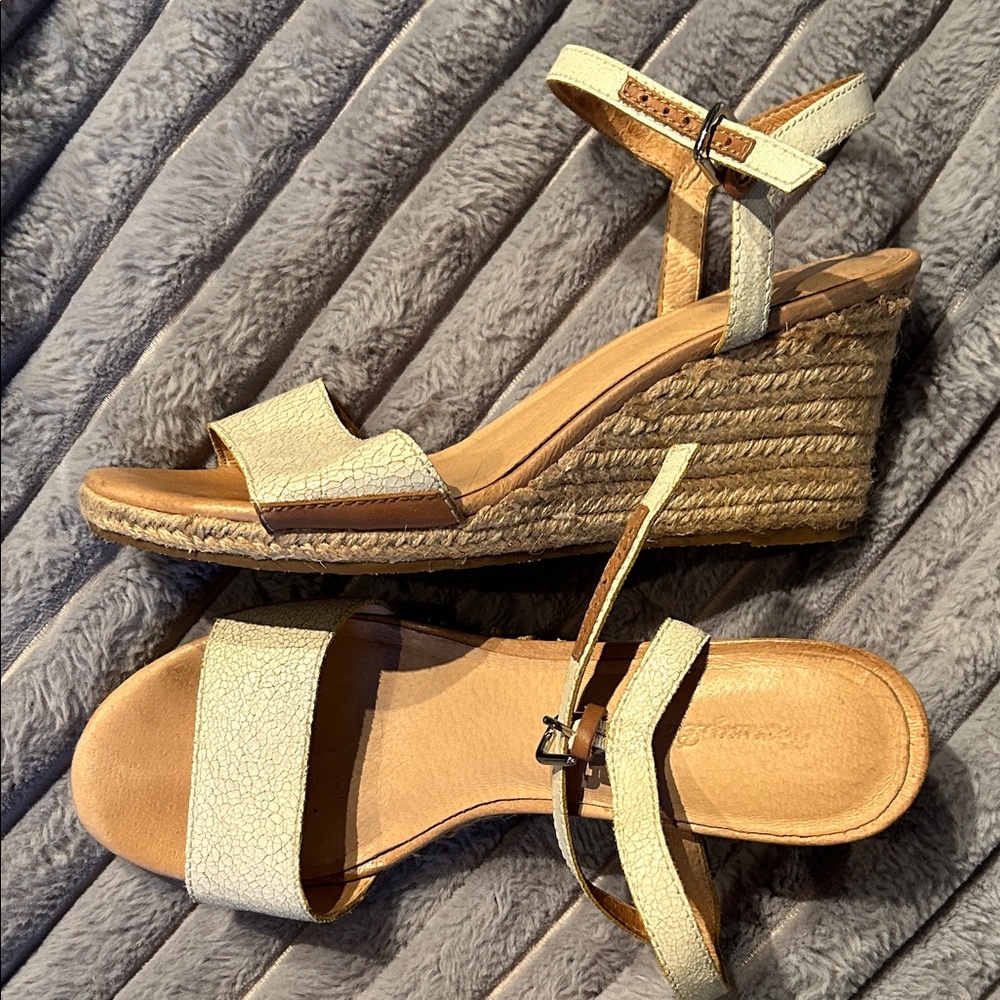 Tommy Bahama Cream and Tan Wedge Sandals